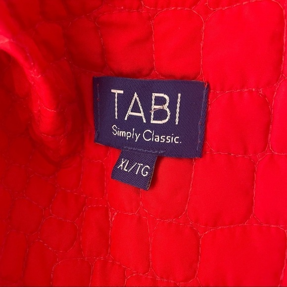 Tabi red pebble quilted sleeveless lightweight outerwear vest with pockets - Picture 8 of 11